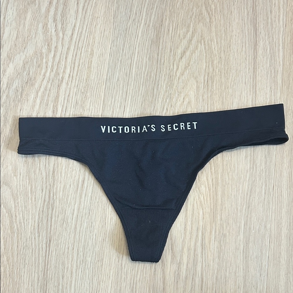Victoria's Secret Thong Panty L